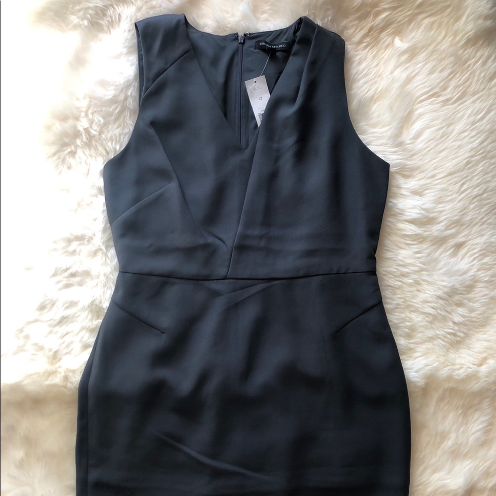 NWT Banana Republic V-neck Gray Dress - 12